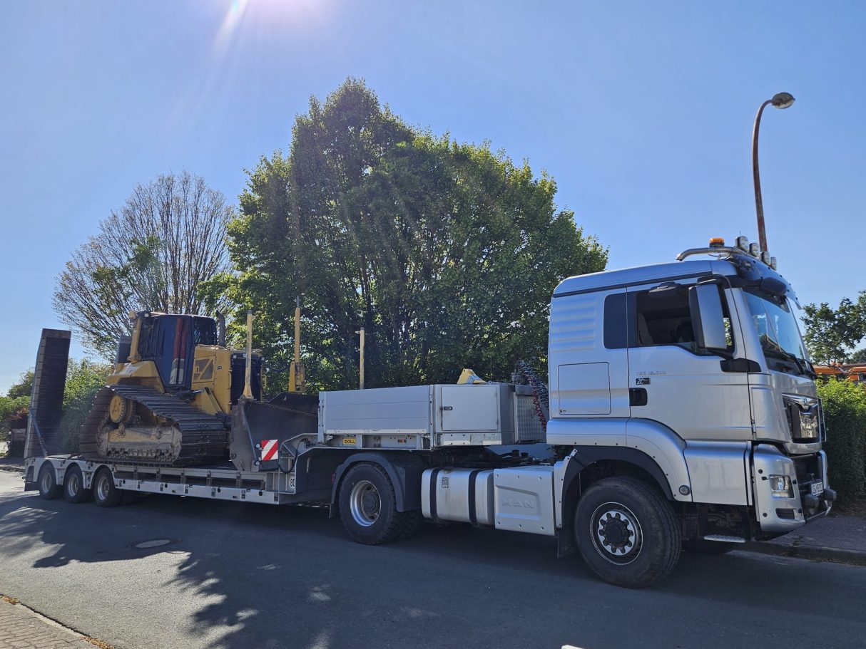 CAT mit Trimble 3D Systhem und 6 Wege Schild Dozer CAT D6N