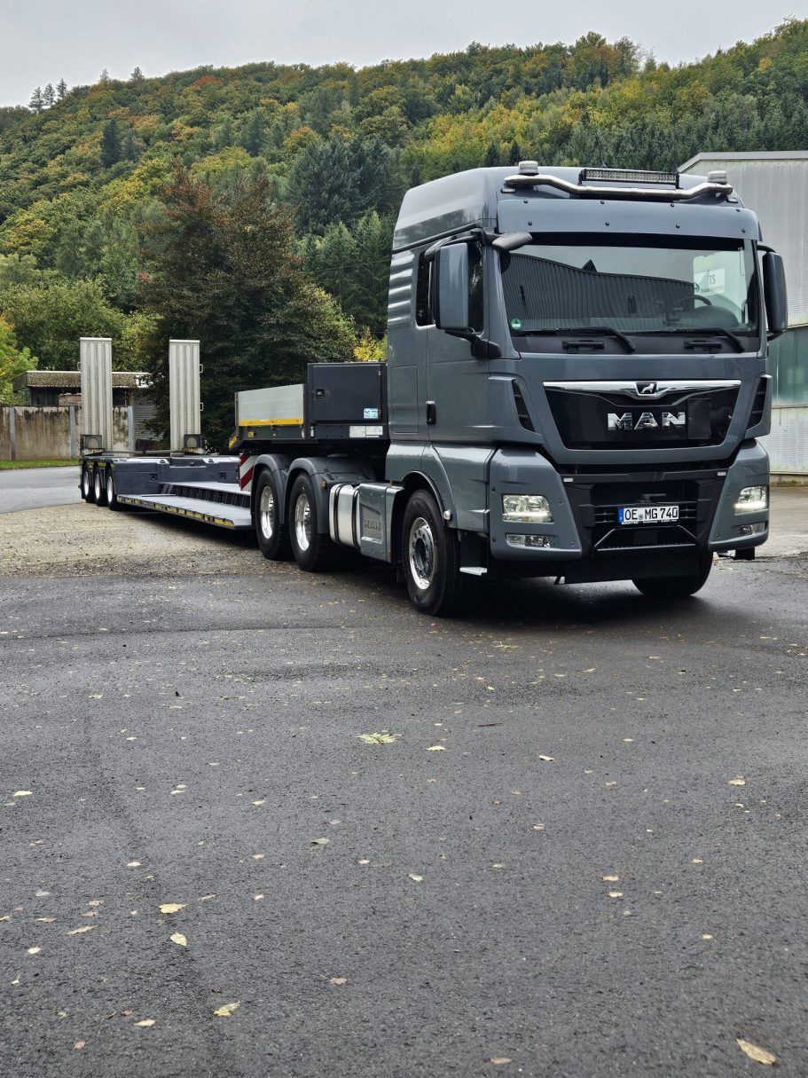 MAN TGX 640 mit Doll Tiefbett-Tieflader MAN TGX 640 mit Doll Tiefbett-Tieflader