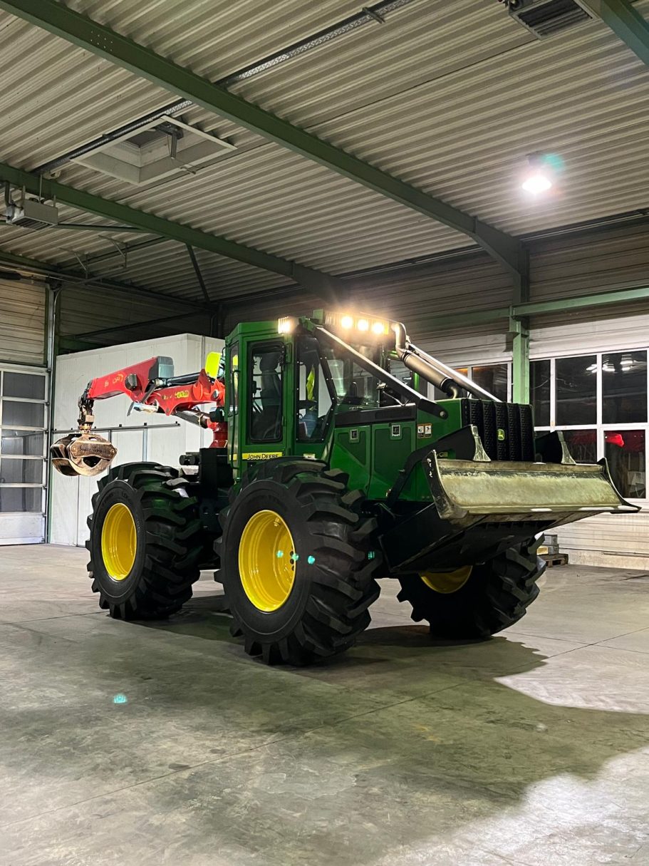 Skidder John Deere 548 GIII mit Starkholzkran