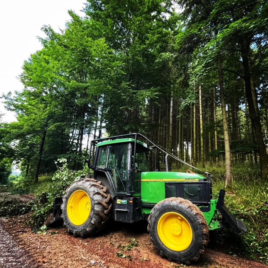 John Deere 6600 mit Forstaufbau John Deere 6600 mit Forstaufbau