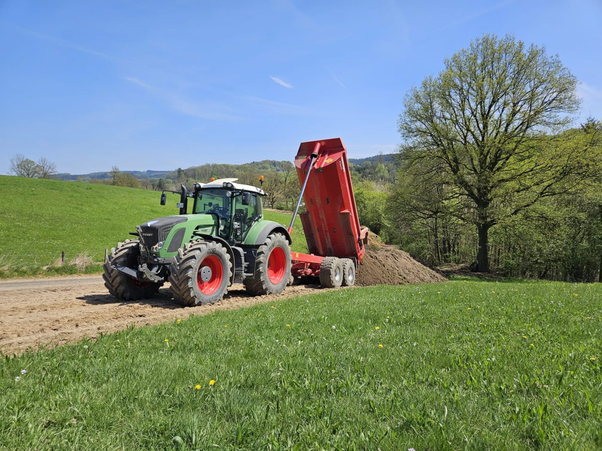 Fendt mit Krampe Erdmulde