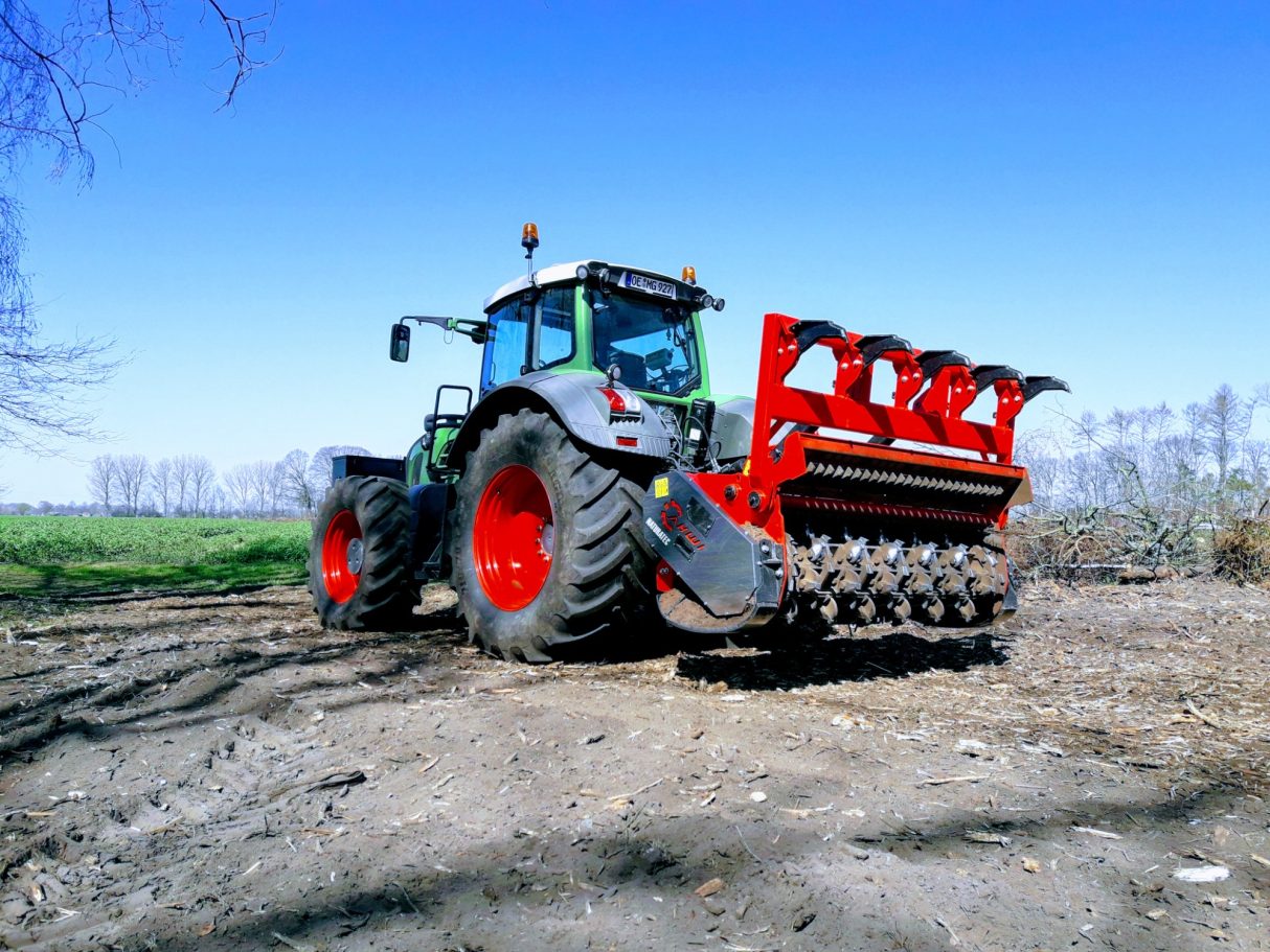 Fendt mit AHWI M700 Forstmulcher
